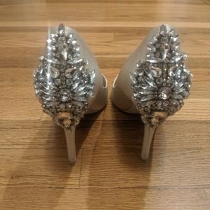 mischka badgley crystal studded high heels sz. 8